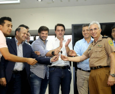 O governador Carlos Massa Ratinho Jr entregou nesta sexta(22) novas viaturas, aparelhos etolométricos e coletes balísticos às unidades da Polícia Militar que pertencem ao 2 Comando Regional - Londrina e região. Londrina,22/02/2019 Foto:Jaelson Lucas / ANPr