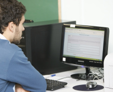 Estão abertas até 13 de março as pré-inscrições para os Exames da Educação de Jovens e Adultos (EJA) Online 2019, da Secretaria da Educação do Paraná.   -  Curitiba, 25/02/2019  -  Foto:Hedeson Alves/Arquivo SEED