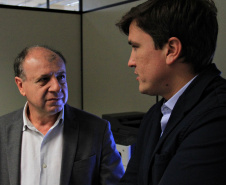 primeira reunião gerencial do secretário do Desenvolvimento Urbano, João Carlos Ortega, com dirigentes da Paraná Edificações (Pred). Pela proposta de reforma administrativa do Governo do Estado, que já tramita na Assembleia Legislativa, a Paraná Edificações vai compor o conjunto de órgãos vinculados à Secretaria do Desenvolvimento Urbano.  -  Curitiba, 27/02/2019  -  Foto: Divulgação SEDU