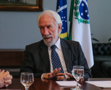 O governador em exercício Darci Piana recebe representantes SINDARUC ( Sindicatos Permissionários Centrais Abastecimento Alimentos) e o presidente da Ceasa, nesta quarta-feira (27) no Palácio Iguaçu.  Curitiba, 27/02/2019 -  Foto: Geraldo Bubniak/ANPr