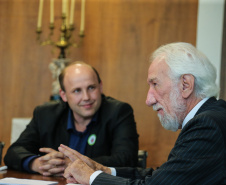 O governador em exercício Darci Piana recebe representantes SINDARUC ( Sindicatos Permissionários Centrais Abastecimento Alimentos) e o presidente da Ceasa, nesta quarta-feira (27) no Palácio Iguaçu.  Curitiba, 27/02/2019 -  Foto: Geraldo Bubniak/ANPr