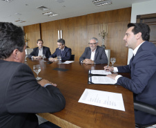 O governador Carlos Massa Ratinho Junior assina Termo de Cooperação entre FIEP e Agência Paraná de Desenvolvimento. Presentes: presidente da FIEP, Edson Campagnolo; Eduardo Bekin, diretor da Paraná Desenvolvimento; Márcio Nunes, secretário de Desenvolvimento Sustentável e Turismo; entre outros.Curitiba, 14-02-19.Foto: Arnaldo Alves / ANPr.