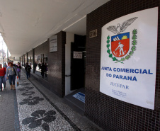 Paraná apresenta sinais de retomada econômica mais forte. Estado começa o ano com uma série de indicadores positivos relativos à abertura de empresas, geração de emprego formal e renda média. Cenário favorável amplia operações de crédito e reduz a inadimplência. - Foto: Arquivo ANPr
 


