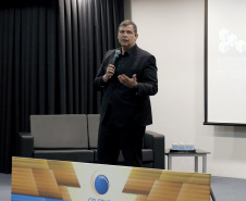 Na manhã desta quinta-feira,7, o auditório da Celepar recebeu mais de 170 inscritos para a palestra de lançamento da parceria da BRI Brasil (Blockchain Research Institute) com a Celepar. O evento foi aberto pelo presidente, Allan Costa que ressaltou a importância dessa parceria na desburocratização e inovação no serviço público.  -  Foto: Divulgação Celepar