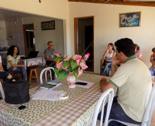 Roda de conversa com a família produtora do município de Jaboti  -  Foto: Emater