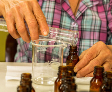 O Centro Paranaense de Referência em Agroecologia promove, nesta quarta (13) e quinta-feira (14), o primeiro módulo do curso de Homeopatia na Agroecologia 2019. Em sua quarta edição, o curso é resultado de uma parceria com o Instituto Paranaense de Assistência Técnica e Extensão Rural (Emater) e a Associação para o Desenvolvimento da Agroecologia (AOPA).  -  Curitiba, 11/03/2019  -  Foto: Divulgação CPRA/SEAB