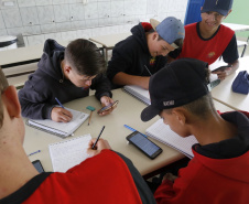 Em dois anos, o Colégio Estadual Frederico Guilherme Giese, em Piên (na Região Metropolitana de Curitiba), viveu uma transformação: a nota do Índice de Desenvolvimento da Educação Básica (Ideb) aumentou de 3,8 para 5,4 enquanto a evasão escolar despencou de 15% para 7%. Os resultados foram obtidos, respectivamente, no Ideb de 2015 e 2017. Foto: Arnaldo Alves/ANPr