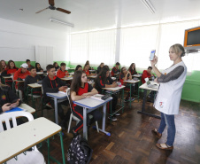 Em dois anos, o Colégio Estadual Frederico Guilherme Giese, em Piên (na Região Metropolitana de Curitiba), viveu uma transformação: a nota do Índice de Desenvolvimento da Educação Básica (Ideb) aumentou de 3,8 para 5,4 enquanto a evasão escolar despencou de 15% para 7%. Os resultados foram obtidos, respectivamente, no Ideb de 2015 e 2017. Foto: Arnaldo Alves/ANPr