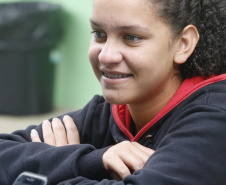  As aulas ficaram mais dinâmicas, os alunos participam mais e aprendemos mais também”, completou Maria Júlia Piontkewicz, de 16 anos, aluna do 2° ano do Ensino Médio.  Foto: Arnaldo Alves/ANPr
