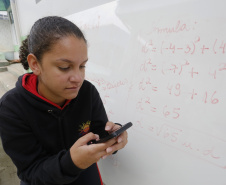  As aulas ficaram mais dinâmicas, os alunos participam mais e aprendemos mais também”, completou Maria Júlia Piontkewicz, de 16 anos, aluna do 2° ano do Ensino Médio.  Foto: Arnaldo Alves/ANPr