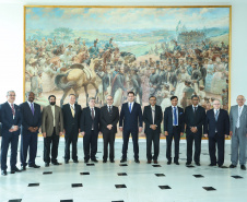 O governador Carlos Massa Ratinho Junior recebeu nesta quinta-feira (14), no Palácio Iguaçu, embaixadores e cônsules da Rússia, China, Índia e África do Sul e reafirmou o interesse do Paraná em ampliar os negócios com esses países que, junto com o Brasil, formam o Brics.  -  Curitiba, 14/03/2019  -  Foto: Rodrigo Félix Leal/ANPr