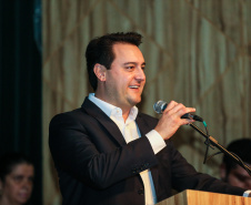 O governador Carlos Massa Ratinho Junior na apresentação das diretrizes da Celepar nesta sexta-feira (15) no Teatro Bom Jesus em Curitiba.   Curitiba, 15/03/2019 -  Foto: Geraldo Bubniak/ANPr