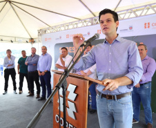 O presidente da Copel, Daniel Pimentel Slaviero, inaugurou nesta sexta-feira (15) a subestação de energia Bituruna, no Centro-Sul do Estado. A nova unidade é resultado de investimentos de R$ 40 milhões e beneficia diretamente 60 mil pessoas dos municípios de Bituruna e Cruz Machado e, no futuro, parte de Porto Vitória e Pinhão. O diretor de Distribuição da Copel, Maximiliano Orfali, participou da solenidade. Foto: Divulgação/Copel