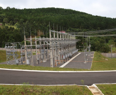 O presidente da Copel, Daniel Pimentel Slaviero, inaugurou nesta sexta-feira (15) a subestação de energia Bituruna, no Centro-Sul do Estado. A nova unidade é resultado de investimentos de R$ 40 milhões e beneficia diretamente 60 mil pessoas dos municípios de Bituruna e Cruz Machado e, no futuro, parte de Porto Vitória e Pinhão. O diretor de Distribuição da Copel, Maximiliano Orfali, participou da solenidade. Foto: Divulgação/Copel