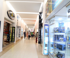 O Paraná contabilizou a abertura de 4.607 empresas em fevereiro, um aumento de 35,3% em relação ao mesmo mês do ano passado, quando foram formalizados 3.403 novos negócios no Estado. Estatísticas da Junta Comercial do Paraná (Jucepar) indicam a constituição de 7.910 empresas no acumulado do primeiro bimestre, o que representa um acréscimo de 25,8% ante as 6.284 criadas nos dois primeiros meses de 2018.  - Curitiba, 18/03/2019  -  Foto: Gilson Abreu/ANPr
