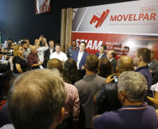 O governador Carlos Massa Ratinho Junior esteve nesta quarta-feira (20) na 12ª edição da Movelpar– Feira de Móveis do Paraná, em Arapongas, Norte do Estado, e destacou a importância da indústria moveleira para a economia paranaense.  -  Arapongas, 20/03/2019  -  Foto: Arnaldo Alves/ANPr