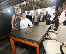 O governador Carlos Massa Ratinho Junior esteve nesta quarta-feira (20) na 12ª edição da Movelpar? Feira de Móveis do Paraná, em Arapongas, Norte do Estado, e destacou a importância da indústria moveleira para a economia paranaense.  -  Arapongas, 20/03/2019  -  Foto: Arnaldo Alves/ANPr