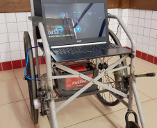 Uma cadeira de rodas conectada a um software que responde a comandos de voz. Esse é apenas um dos projetos desenvolvidos por alunos do Centro de Estadual de Educação Profissional (Ceep) Maria Lydia Cescato Bomtempo, em Assaí, município de cerca de 16 mil habitantes localizado no Norte do Estado. O local oferece cursos técnicos voltados para atender a demanda do setor produtivo da região.   -  Foto: Divulgação CEEP Maria Lydia Cescato Bomtempo