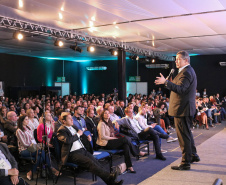 O diretor-presidente da Celepar, Allan Costa, participou nesta sexta-feira (22), segundo dia do Smart City Expo Curitiba, de painel sobre ecossistema de desenvolvimento local e inovação onde falou sobre como a inovação deve ser aplicada na vida das pessoas, e também, reforçou a importância da participação do Governo do Paraná nesse ambiente de discussão sobre o uso da tecnologia nas cidades e na gestão pública. Foto: Divulgação/Celepar