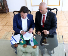 Visita embaixador de Israel Yossi Shelbi ao governador Carlos Massa Ratinho JrFoto Gilson Abreu