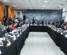 O governador Carlos Massa Ratinho Junior participou nesta terça-feira (26), em Brasília, da reunião extraordinária do Fórum de Governadores e defendeu que estados e municípios com boa situação financeira tenham acesso prioritário a recursos federais para investimentos.   -  BRasília, 26/03/2019  -  Foto: Rodrigo Félix Leal/ANPr
