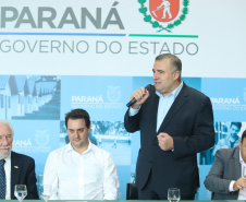 O governador Carlos Massa Ratinho Junior assinou nesta quarta-feira (27) uma série de convênios que beneficiarão crianças, famílias e pessoas com deficiências física e mental