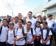 O município de Carambeí, nos Campos Gerais, recebeu nesta sexta-feira (29) a autorização do governador Carlos Massa Ratinho Junior para o início de duas obras bastante aguardadas pela população: a construção da sede própria da Prefeitura e a pavimentação da estrada que liga a PR-151 à localidade de Catanduvas. - Carambeí 29/03/2019 - Foto: Rodrigo Félix Leal/ANPr
