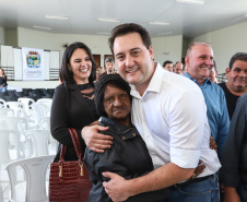 O município de Carambeí, nos Campos Gerais, recebeu nesta sexta-feira (29) a autorização do governador Carlos Massa Ratinho Junior para o início de duas obras bastante aguardadas pela população: a construção da sede própria da Prefeitura e a pavimentação da estrada que liga a PR-151 à localidade de Catanduvas. - Carambeí 29/03/2019 - Foto: Rodrigo Félix Leal/ANPr