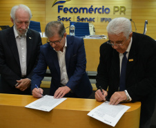 Moradores do bairro Guarituba, em Piraquara, terão a oportunidade de realizar diversos cursos e oficinas socioeducativas ministrados pelo SENAC de maneira gratuita ao longo dos próximos meses. O objetivo é oferecer novas alternativas à população para a geração de renda, com prioridade para o atendimento de famílias previamente beneficiadas com a construção ou regularização de moradias pela Cohapar na região.  -  Curitiba, 29/03/2019  -  Foto: Guilherme Santos/Cohapar
