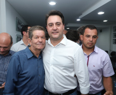 Pavimentação asfáltica, pista de caminhada e aquisição de equipamentos e veículos são algumas das ações que oito municípios do Noroeste do Paraná farão com recursos do Governo do Estado. O governador Carlos Massa Ratinho Junior esteve nesta sexta-feira (29) na sede da Associação dos Municípios do Setentrião Paranaense (Amusep), em Maringá, e homologou e autorizou editais de licitação que somam R$ 5,39 milhões.  -  Maringá, 29/03/2019  -  Foto: Rodrigo Félix Leal/ANPr