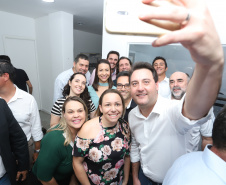 Pavimentação asfáltica, pista de caminhada e aquisição de equipamentos e veículos são algumas das ações que oito municípios do Noroeste do Paraná farão com recursos do Governo do Estado. O governador Carlos Massa Ratinho Junior esteve nesta sexta-feira (29) na sede da Associação dos Municípios do Setentrião Paranaense (Amusep), em Maringá, e homologou e autorizou editais de licitação que somam R$ 5,39 milhões.  -  Maringá, 29/03/2019  -  Foto: Rodrigo Félix Leal/ANPr