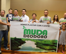 O governador Carlos Massa Ratinho Junior inaugura  a obra de pavimentação da estrada rural Nova Tirol e autoriza obras de pavimentação de ruas de Piraquara. Foto: José Fernando Ogura/ANPr