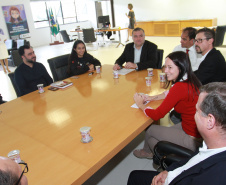 O secretário da Justiça, Família e Trabalho, Ney Leprevoste recebeu a jovem cientista emiradense  Alia Al Mansoori. Foto:SEJU