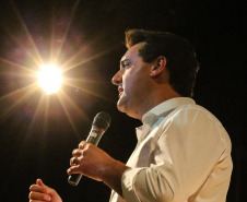 O governador Carlos Massa Ratinho Junior participa de Palestra de Mauricio Benvenutti nesta terça-feira (2) no teatro do Museu Oscar Niemeyer,   Curitiba, 02/04/2019 -  Foto: Geraldo Bubniak/ANPr