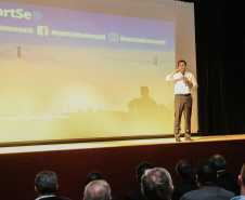 O governador Carlos Massa Ratinho Junior participa de Palestra de Mauricio Benvenutti nesta terça-feira (2) no teatro do Museu Oscar Niemeyer,   Curitiba, 02/04/2019 -  Foto: Geraldo Bubniak/ANPr