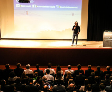 O governador Carlos Massa Ratinho Junior participa de Palestra de Mauricio Benvenutti nesta terça-feira (2) no teatro do Museu Oscar Niemeyer,   Curitiba, 02/04/2019 -  Foto: Geraldo Bubniak/ANPr