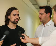 O governador Carlos Massa Ratinho Junior participa de Palestra de Mauricio Benvenutti nesta terça-feira (2) no teatro do Museu Oscar Niemeyer,   Curitiba, 02/04/2019 -  Foto: Geraldo Bubniak/ANPr
