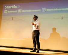 O governador Carlos Massa Ratinho Junior participa de Palestra de Mauricio Benvenutti nesta terça-feira (2) no teatro do Museu Oscar Niemeyer,   Curitiba, 02/04/2019 -  Foto: Geraldo Bubniak/ANPr