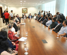 O governador Carlos Massa Ratinho Junior anunciou a redução nas taxas de juros das operações de crédito da Fomento Paraná, instituição financeira estadual que oferece crédito a empreendedores.  -  Curitiba, 03/04/2019  -  Foto: Rodrigo Félix Leal/ANPr