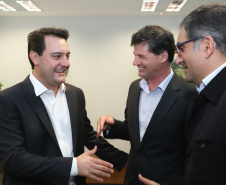 O governador Carlos Massa Ratinho Junior anunciou a redução nas taxas de juros das operações de crédito da Fomento Paraná, instituição financeira estadual que oferece crédito a empreendedores.  -  Curitiba, 03/04/2019  -  Foto: Rodrigo Félix Leal/ANPr