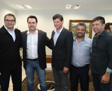 O governador Carlos Massa Ratinho Junior anunciou a redução nas taxas de juros das operações de crédito da Fomento Paraná, instituição financeira estadual que oferece crédito a empreendedores.  -  Curitiba, 03/04/2019  -  Foto: Rodrigo Félix Leal/ANPr