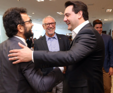 O governador Carlos Massa Ratinho Junior anunciou a redução nas taxas de juros das operações de crédito da Fomento Paraná, instituição financeira estadual que oferece crédito a empreendedores. - Curitiba, 03/04/2019  -  Foto: Gilson Abreu/ANPr
