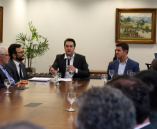 O governador Carlos Massa Ratinho Junior anunciou a redução nas taxas de juros das operações de crédito da Fomento Paraná, instituição financeira estadual que oferece crédito a empreendedores. - Curitiba, 03/04/2019  -  Foto: Gilson Abreu/ANPr