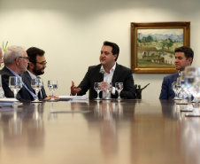 O governador Carlos Massa Ratinho Junior anunciou a redução nas taxas de juros das operações de crédito da Fomento Paraná, instituição financeira estadual que oferece crédito a empreendedores. - Curitiba, 03/04/2019  -  Foto: Gilson Abreu/ANPr