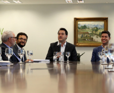 O governador Carlos Massa Ratinho Junior anunciou a redução nas taxas de juros das operações de crédito da Fomento Paraná, instituição financeira estadual que oferece crédito a empreendedores. - Curitiba, 03/04/2019  -  Foto: Gilson Abreu/ANPr