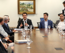 O governador Carlos Massa Ratinho Junior anunciou a redução nas taxas de juros das operações de crédito da Fomento Paraná, instituição financeira estadual que oferece crédito a empreendedores. - Curitiba, 03/04/2019  -  Foto: Gilson Abreu/ANPr