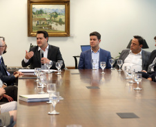 O governador Carlos Massa Ratinho Junior anunciou a redução nas taxas de juros das operações de crédito da Fomento Paraná, instituição financeira estadual que oferece crédito a empreendedores. - Curitiba, 03/04/2019  -  Foto: Gilson Abreu/ANPr