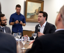 O governador Carlos Massa Ratinho Junior anunciou a redução nas taxas de juros das operações de crédito da Fomento Paraná, instituição financeira estadual que oferece crédito a empreendedores. - Curitiba, 03/04/2019  -  Foto: Gilson Abreu/ANPr
