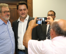 O governador Carlos Massa Ratinho Junior anunciou a redução nas taxas de juros das operações de crédito da Fomento Paraná, instituição financeira estadual que oferece crédito a empreendedores. - Curitiba, 03/04/2019  -  Foto: Gilson Abreu/ANPr