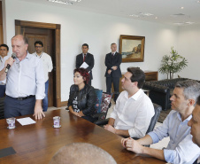 O governador Carlos Massa Ratinho Jr assinou no Palácio Iguaçu, decreto prorrogando a isenção do transporte para PCD (Pessoa Com Deficiência). Presentes na solenidade: prefeito de Curitiba, Rafael Greca de Macedo; secretário de Desenvolvimento Urbano, João Carlos Ortega; diretor presidente da Comec, Gilson dos Santos, entre outros.Curitiba, 09-04-19.Foto: Arnaldo Alves / ANPr.